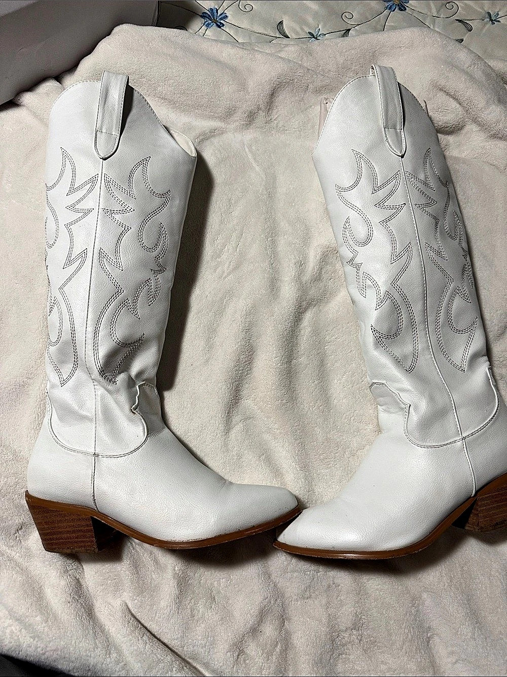 White Embroidered Western Boots Like New